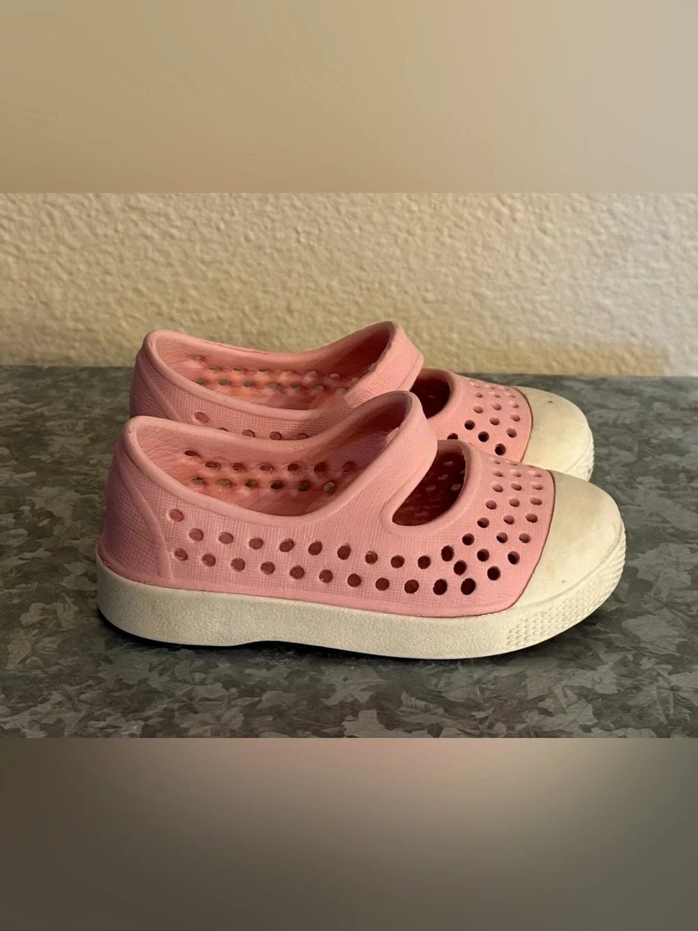 Kids Old Navy Pink Slip-On Mary Jane Shoes, Size 5